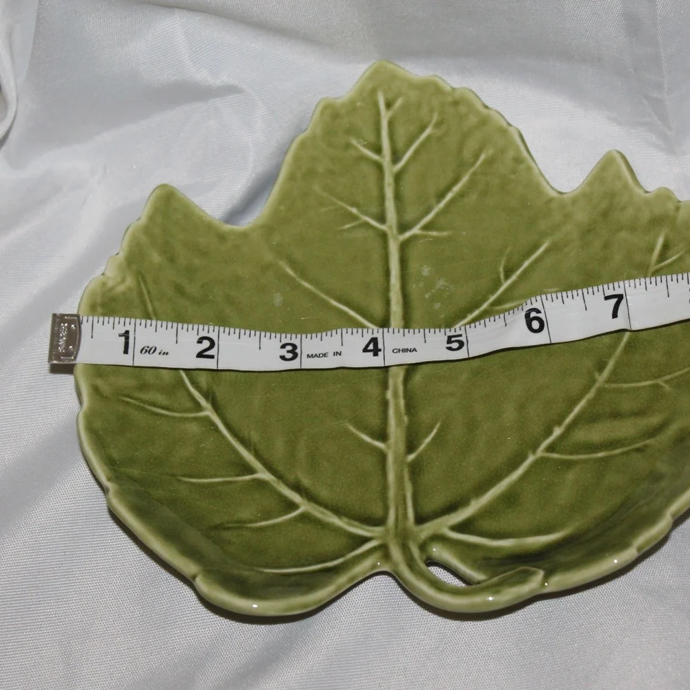 Williams Sonoma 2010. - B. Eigen.  Botanical Leaf Plate Set of 4